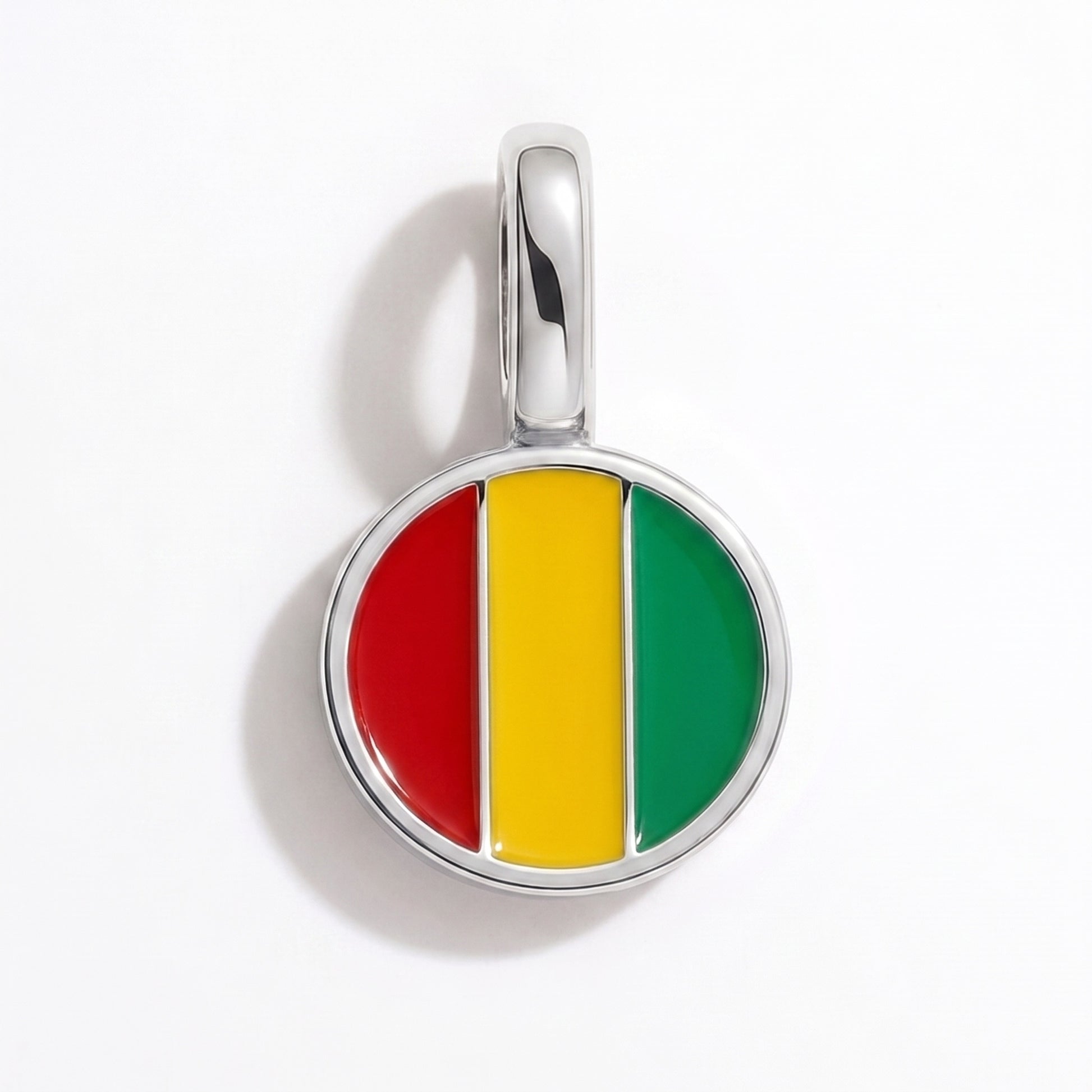 Charm bandera Guinea – redonda plata
