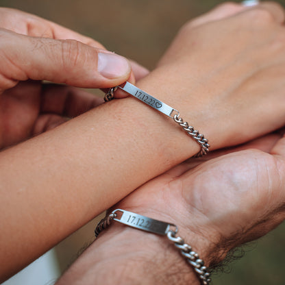 Pulseras de pareja con grabado