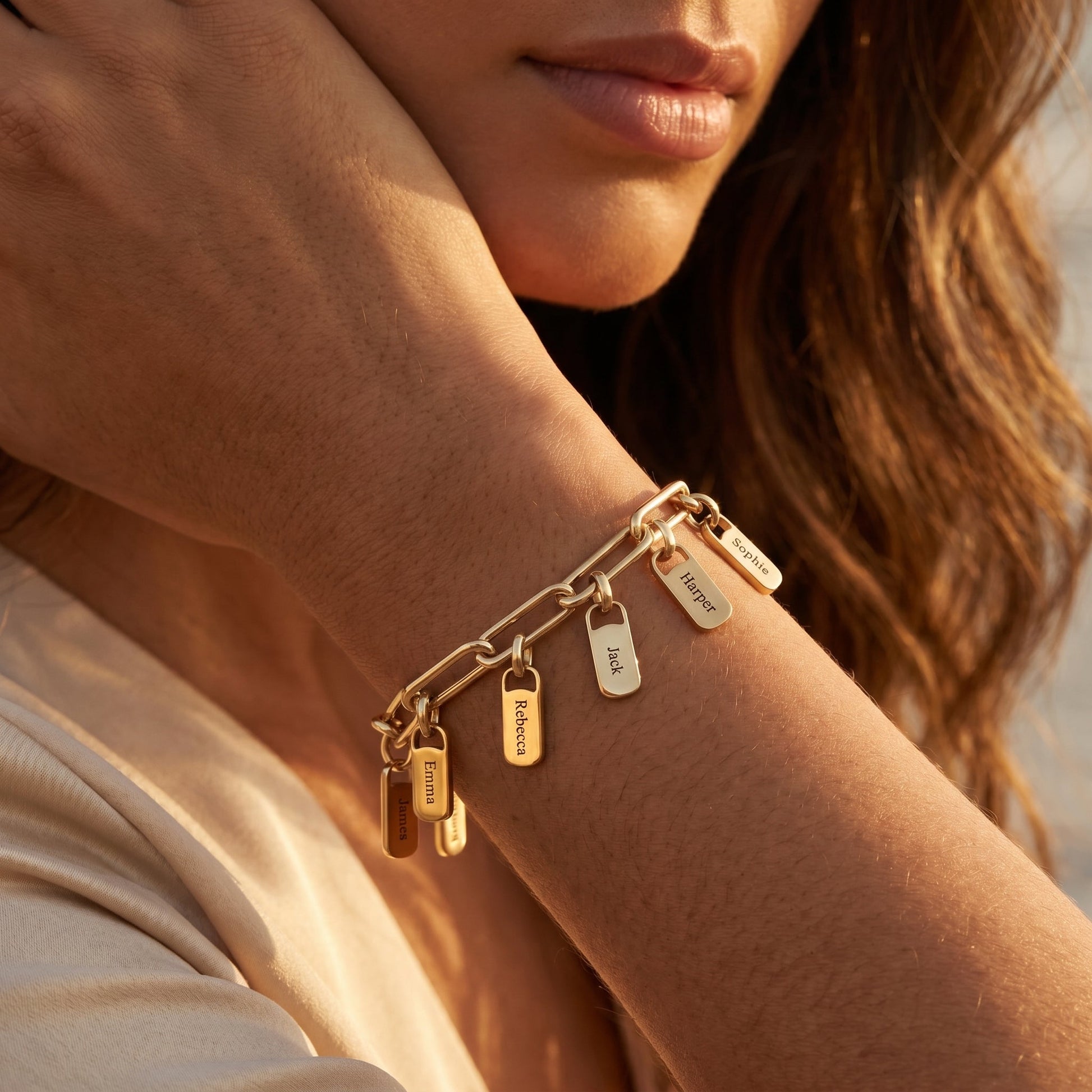 SB200-Chain-Link-Wearing-gold-3-close.jpg