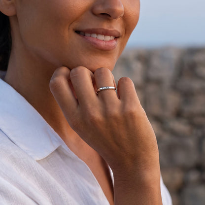 Anillo fino apilable con nombre – plata – puesto