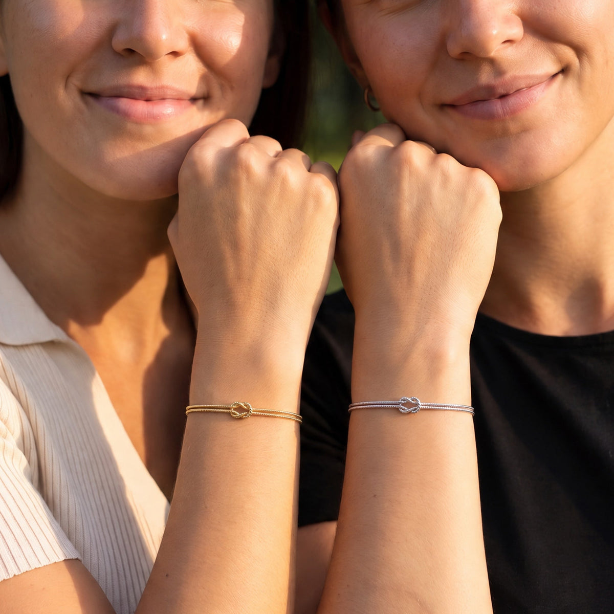 Pulsera de nudo eterno – oro y plata – mejores amigas